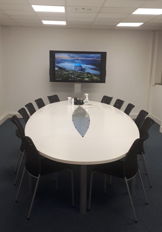 Nettoyage d'une salle de réunion d'une étude notariale rue Paradis à Marseille  